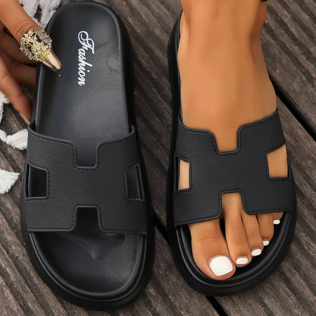 Junie | Women's Plush Lined Slippers – Cushioned, Non-Slip Sole – Black