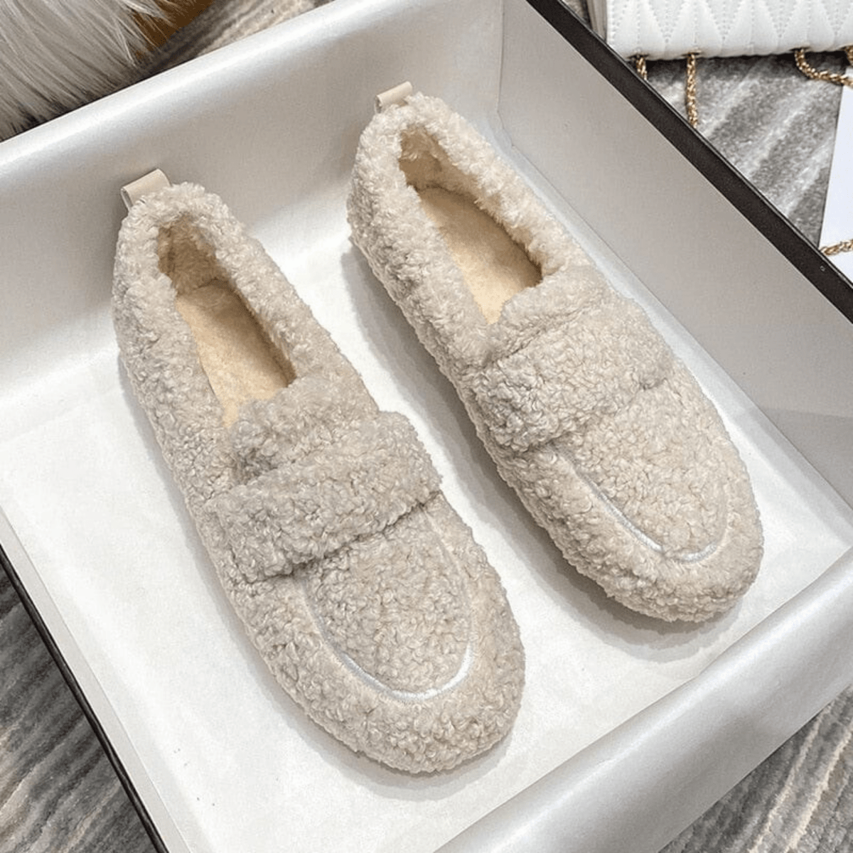 Lara | Women's Plush Winter Slippers – Fluffy Lined House Shoes with Non-Slip Sole – Beige
